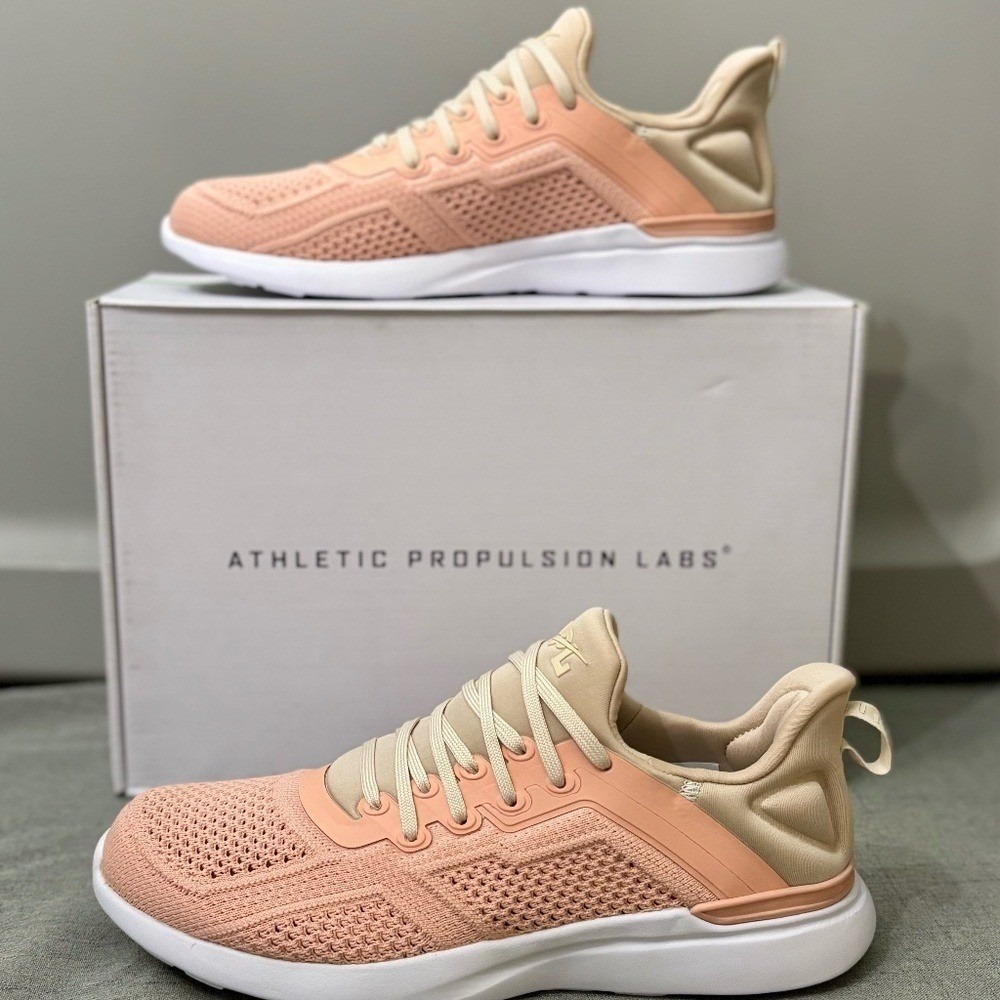 NIB -‎ APL Size 8 Men'sTechLoom Tracer Shoes – Blush/Beach/White